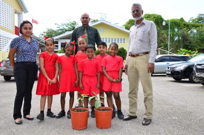 Photo Caption: Representative of the World Food Day Committee of Trinidad and Tobago (WFDNCTT) of the Ministry of Agriculture, Land and Fisheries, Dr. Khalel Mohoyodeen (extreme right), pose for a photograph with students and teachers of the Cedros Government Primary School on Friday 17th March, 2017. The Balata Plants were in the custody and care of the school’s 4H students from March 15th – 17th, 2017. (Photo Courtesy: Ministry of Agriculture, Land and Fisheries)